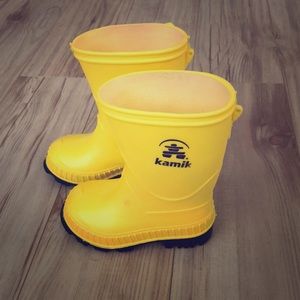 Kamik toddler size 5 rain boots with deep tread.